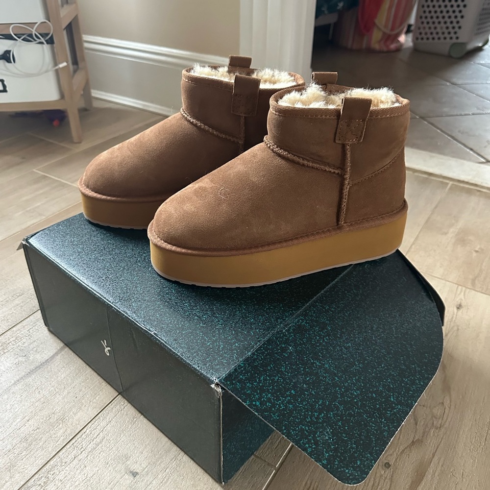 Brand new Emu Australia Foy Flatform Micro boots